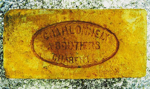 Brique provenant de la démolition d'une distillerie