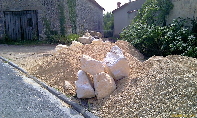 Chemin menant au lavoir mi-aot 2015
