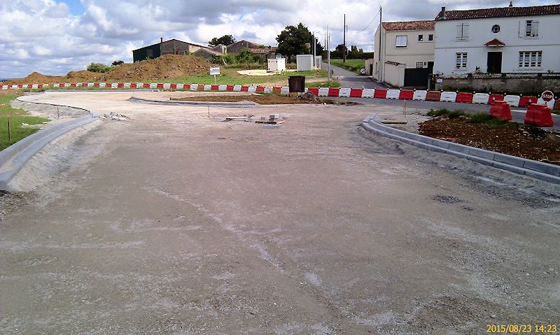 Le rond-point prend forme...