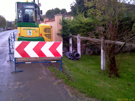Installation des canalisations dans la terre