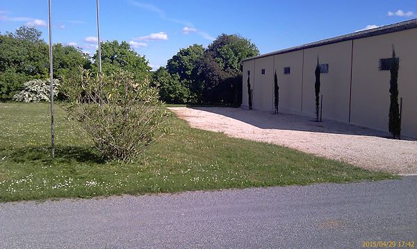 Aire d'accueil dans la verdure...